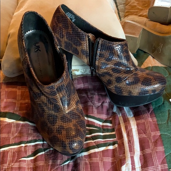 Shoes - Picture 2 of 6